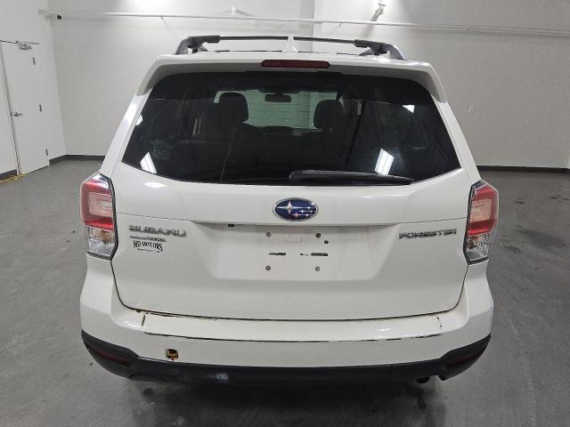  SUBARU FORESTER 2018 Biały