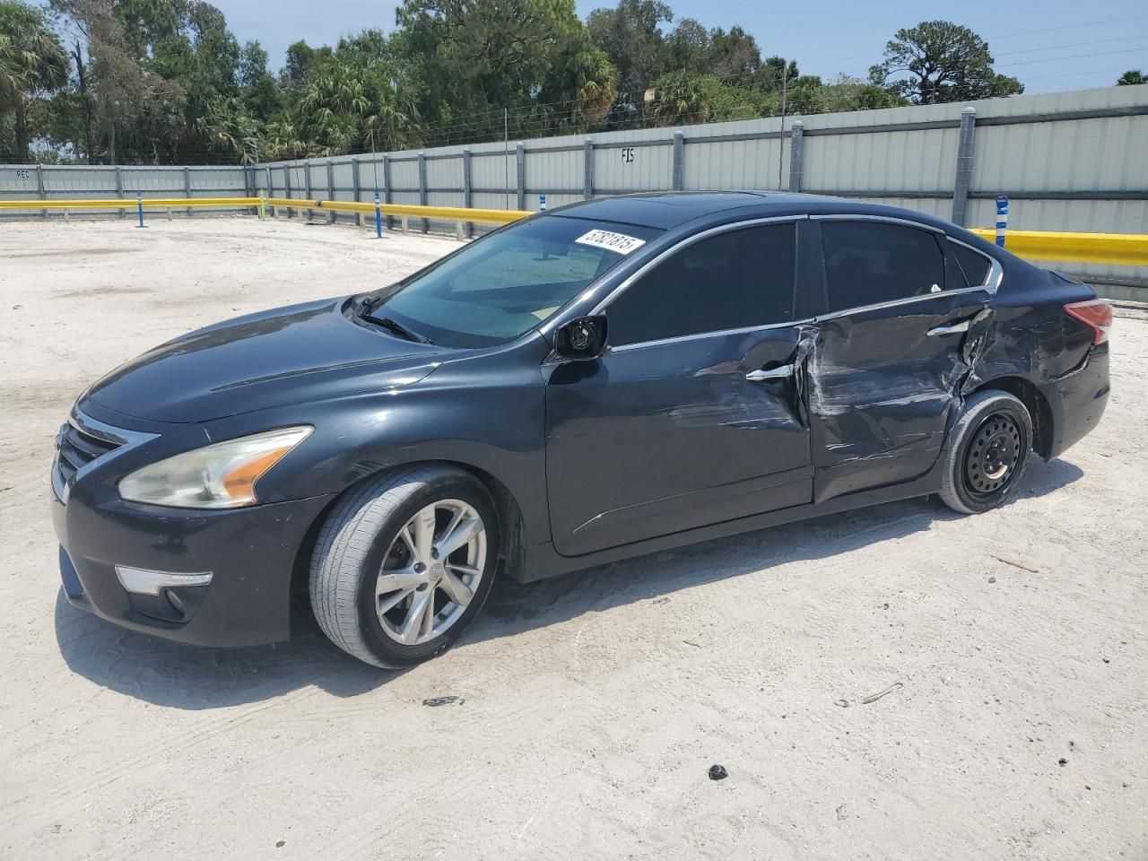2013 Nissan Altima 2.5 for Sale in Fort Pierce, FL - Side