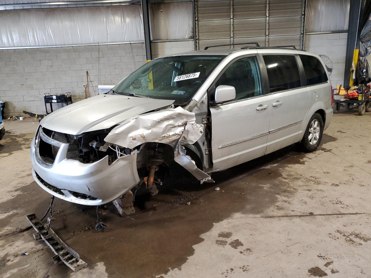 2011 Chrysler Town & Country Touring en Venta en Chalfont, PA - Front End