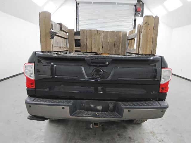  NISSAN TITAN 2018 Black