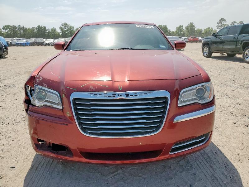  CHRYSLER 300 2013 Czerwony