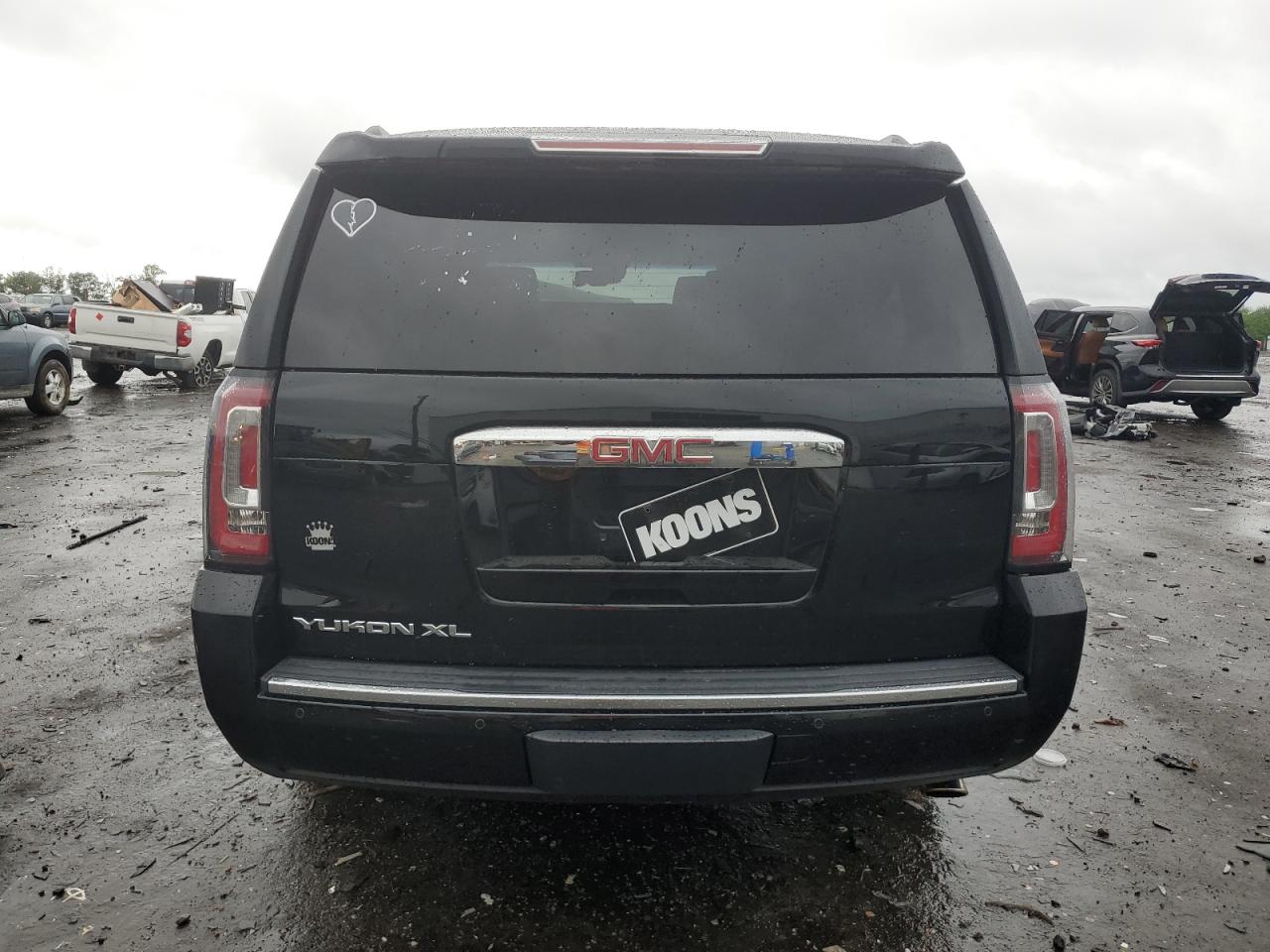 2018 GMC Yukon Xl Denali VIN: 1GKS2HKJXJR363141 Lot: 56869535