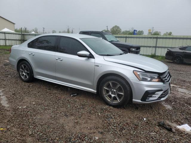  VOLKSWAGEN PASSAT 2018 Srebrny