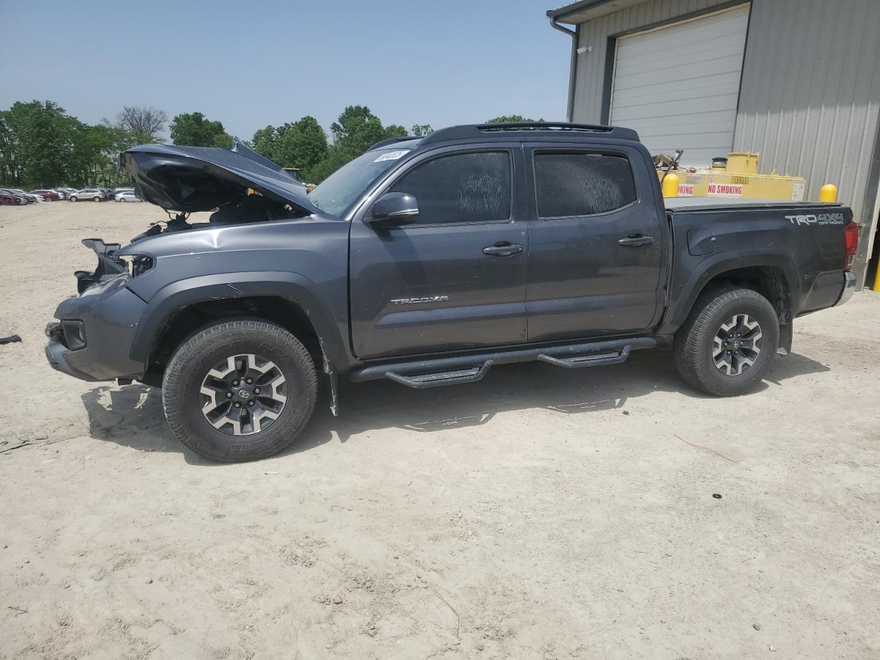 2016 Toyota Tacoma Double Cab zu verkaufen in Columbia, MO - Front End