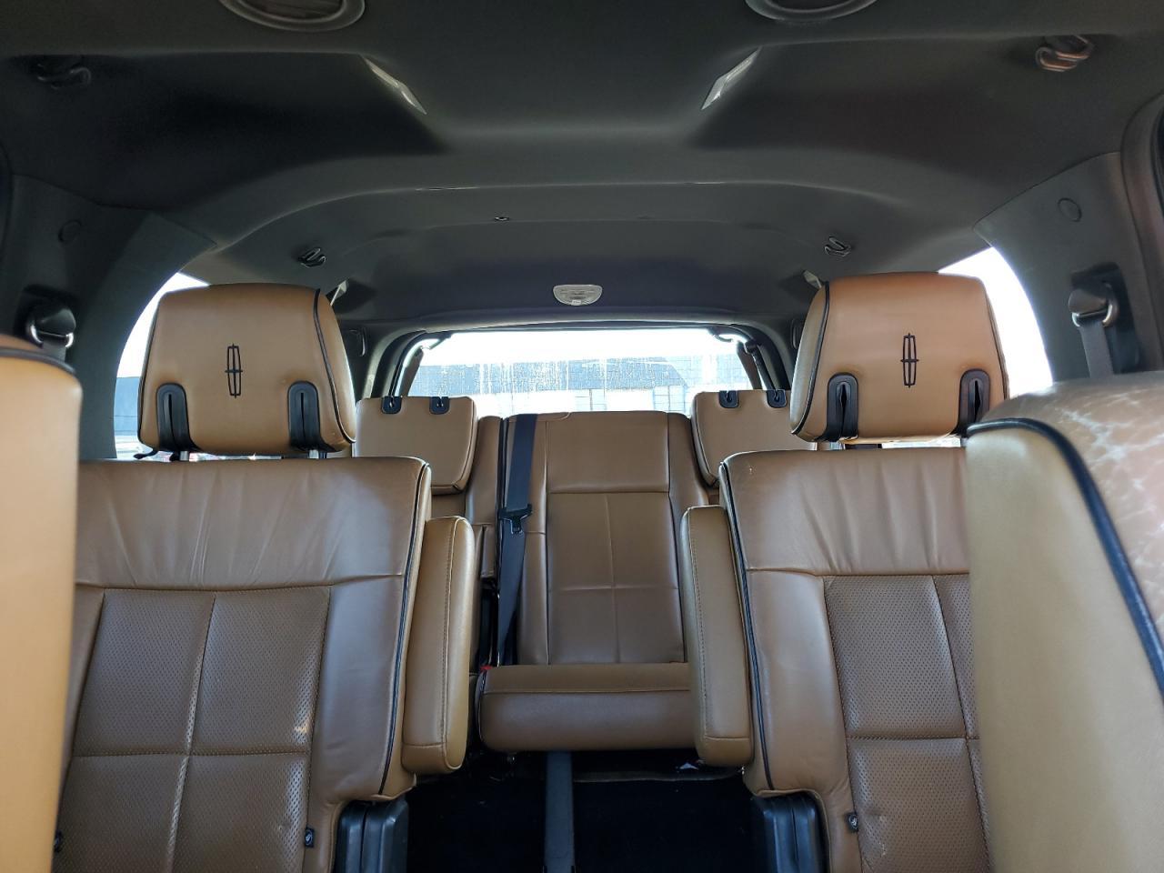 2011 Lincoln Navigator L VIN: 5LMJJ3J5XBEJ04989 Lot: 56669395