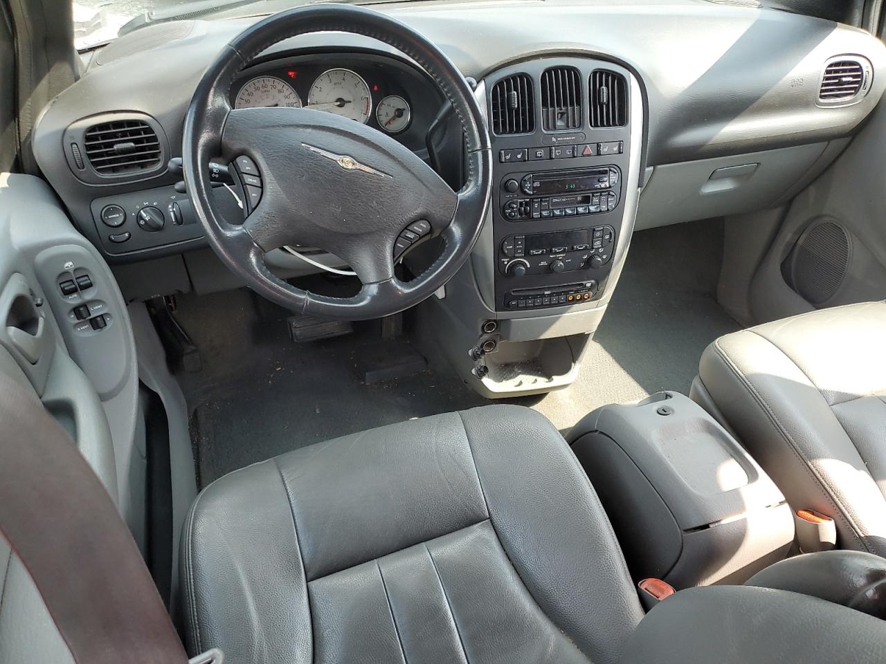2005 Chrysler Town & Country Touring VIN: 2C4GP54L65R185115 Lot: 58729355