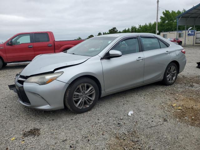 Sedans TOYOTA CAMRY 2016 Srebrny