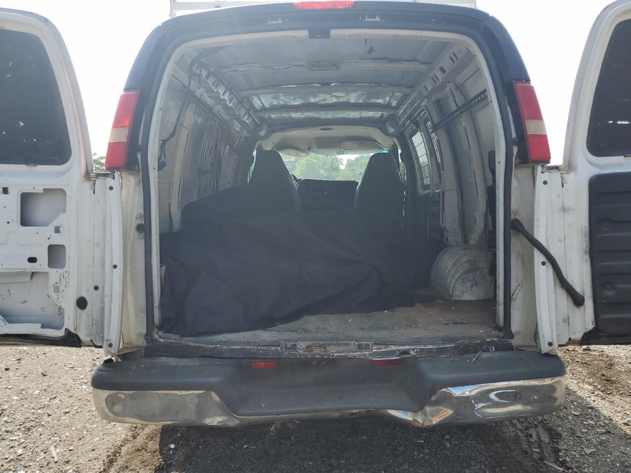 2008 Chevrolet Express G1500 VIN: 1GCFG15X881102704 Lot: 80451095