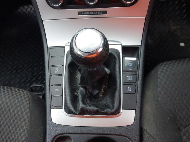 2011 VOLKSWAGEN PASSAT S B