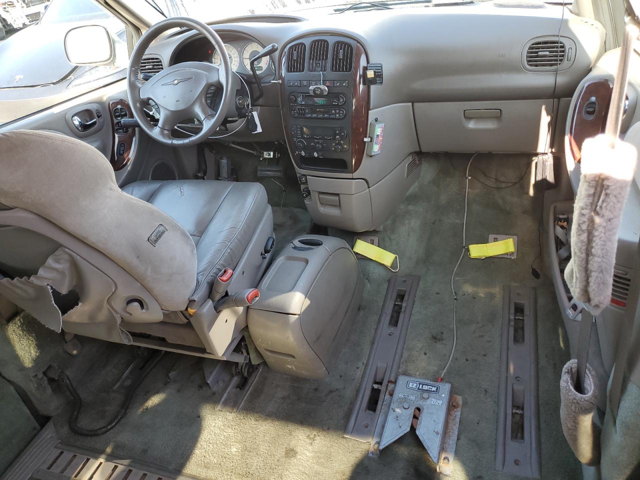 2001 Chrysler Town & Country Limited VIN: 2C8GP64L11R336540 Lot: 56532555