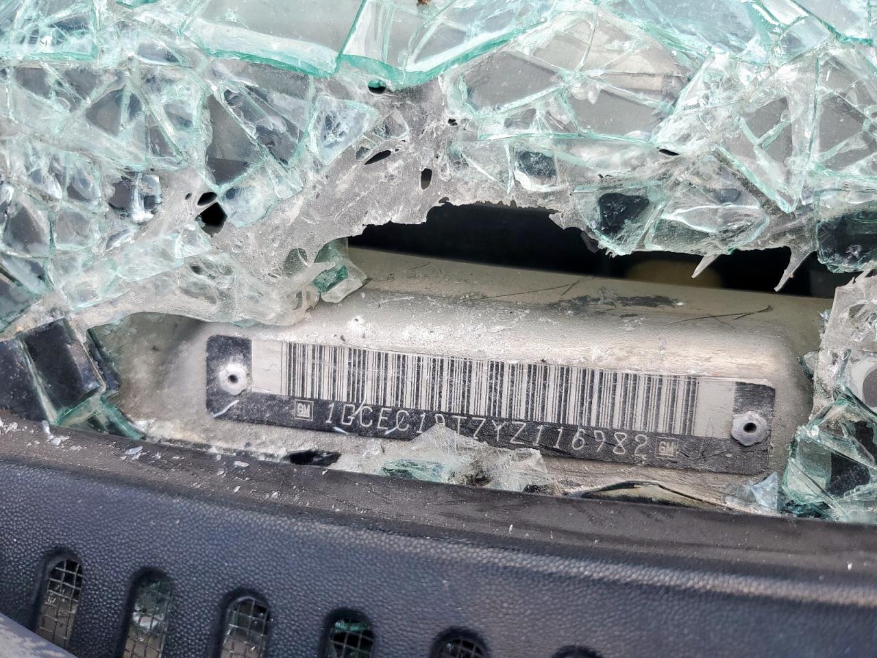 2000 Chevrolet Silverado C1500 VIN: 1GCEC19T7YZ116982 Lot: 57515295