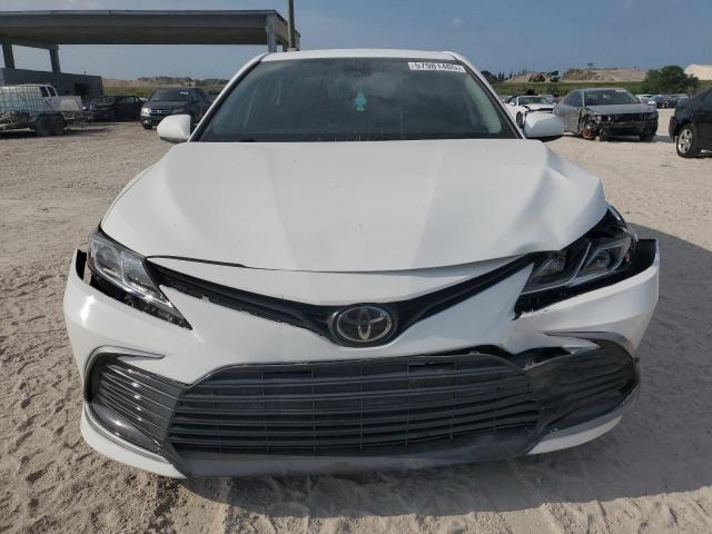 TOYOTA CAMRY 2021 Белы