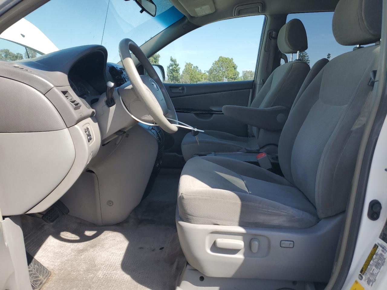 2005 Toyota Sienna Ce VIN: 5TDZA23C15S260031 Lot: 57149965