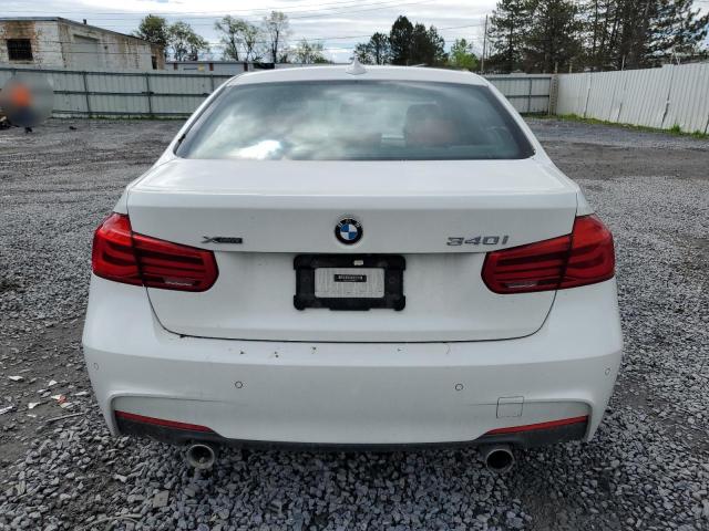 BMW 3 SERIES 2018 Белы