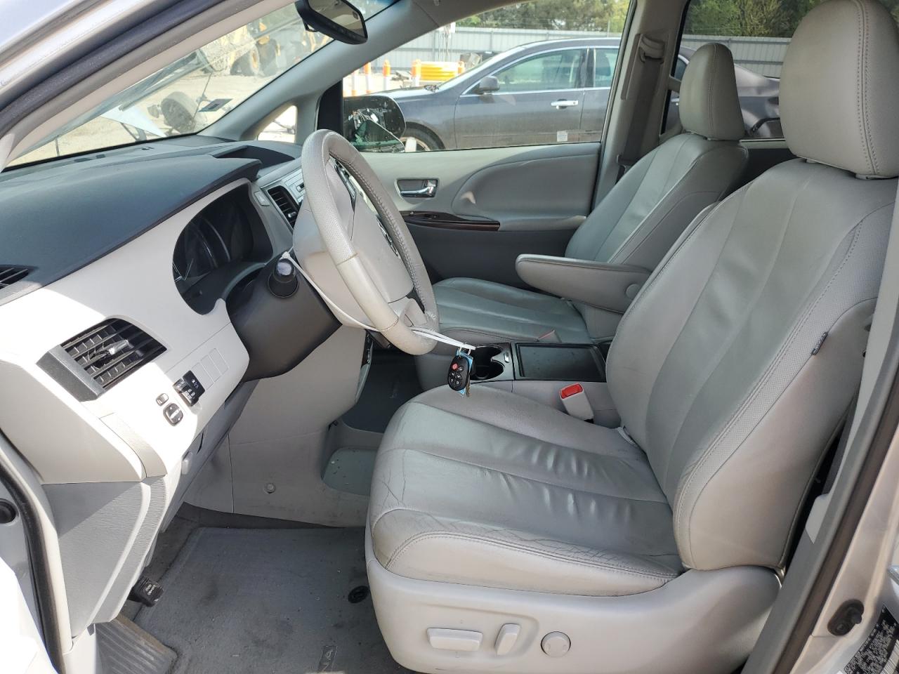 2013 Toyota Sienna Xle VIN: 5TDYK3DC5DS369457 Lot: 55522055
