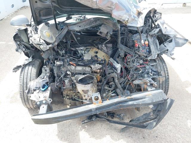 2004 VOLKSWAGEN GOLF FSI S