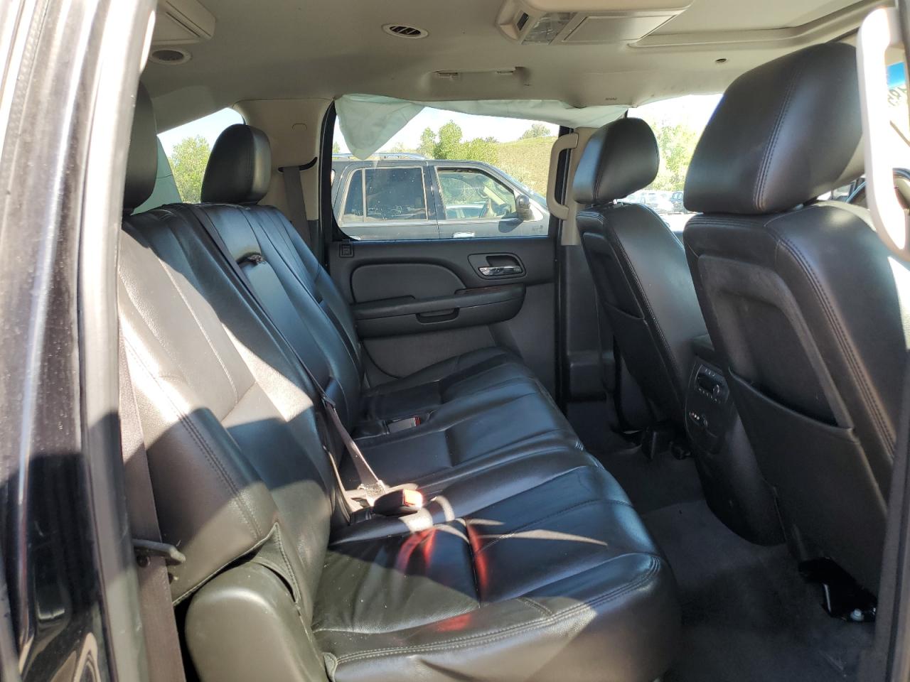 2013 Chevrolet Suburban K1500 Lt VIN: 1GNSKJE70DR138631 Lot: 57778185