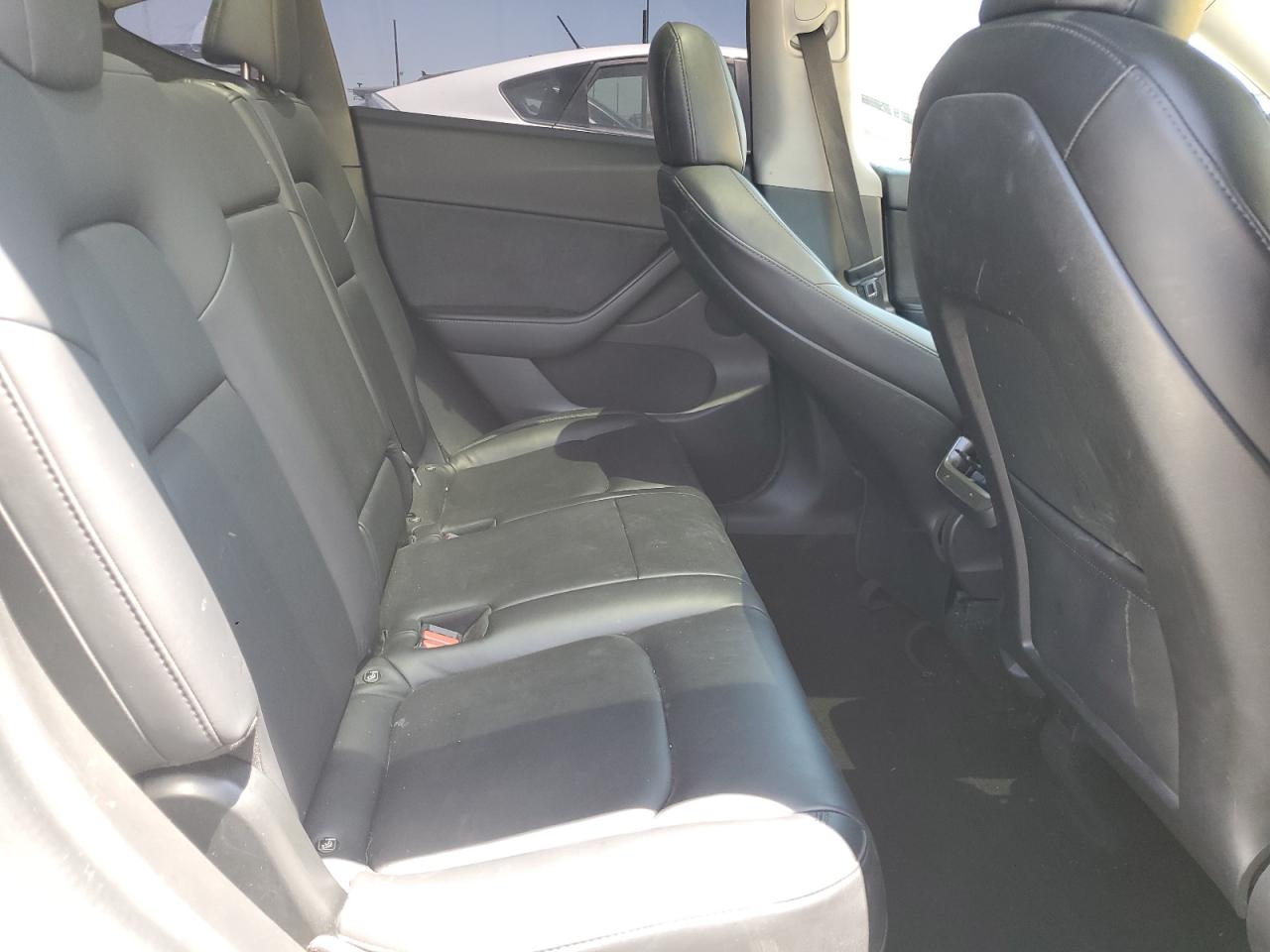 2021 Tesla Model Y VIN: 5YJYGDEE0MF073631 Lot: 56160925