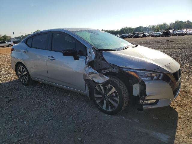  NISSAN VERSA 2020 Srebrny