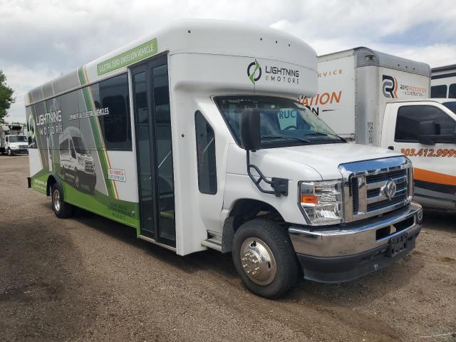 2018 Ford Econoline E450 Super Duty Cutaway Van