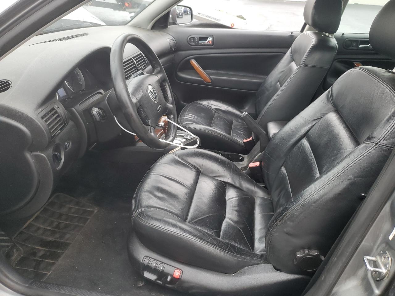 2001 Volkswagen Passat Glx VIN: WVWRH63B81P096596 Lot: 57057775