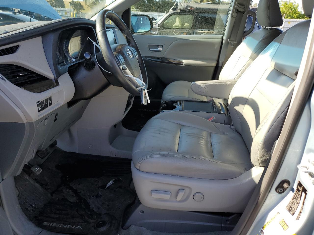 2016 Toyota Sienna Xle VIN: 5TDYK3DC1GS738562 Lot: 56996245