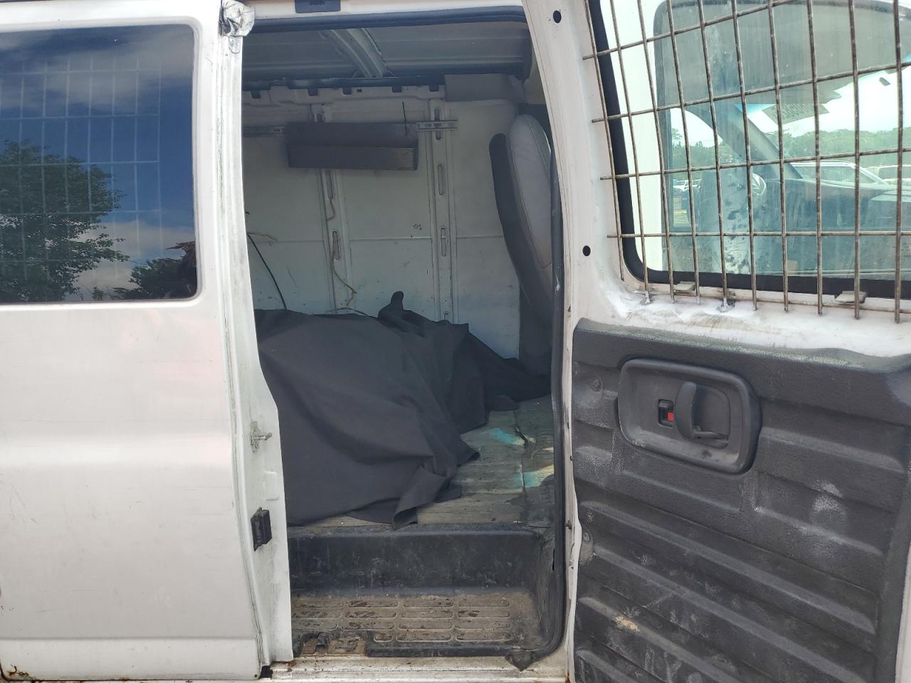 2008 Chevrolet Express G1500 VIN: 1GCFG15X881102704 Lot: 80451095