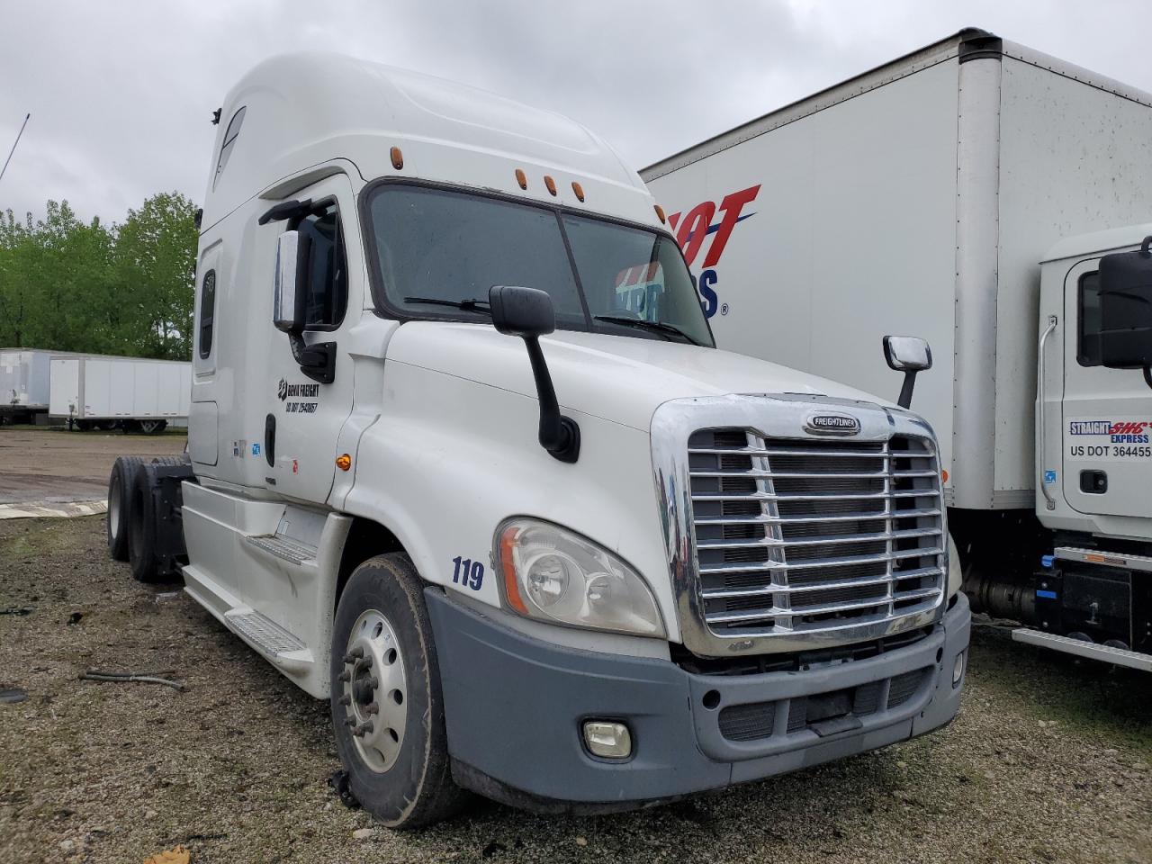 Elgin, IL에서 판매 중인 2016 Freightliner Cascadia 125 Semi Truck - Side