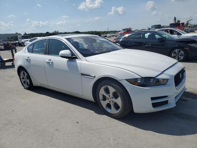 Sedans JAGUAR XE 2017 Biały