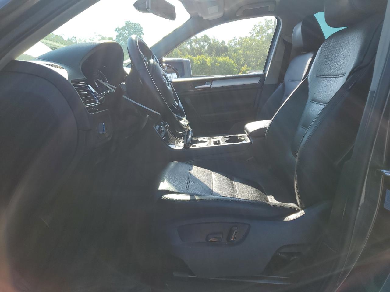 2011 Volkswagen Touareg V6 VIN: WVGFF9BP2BD004906 Lot: 55324235