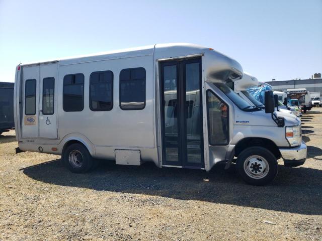 2011 Ford Econoline E450 Super Duty Cutaway Van