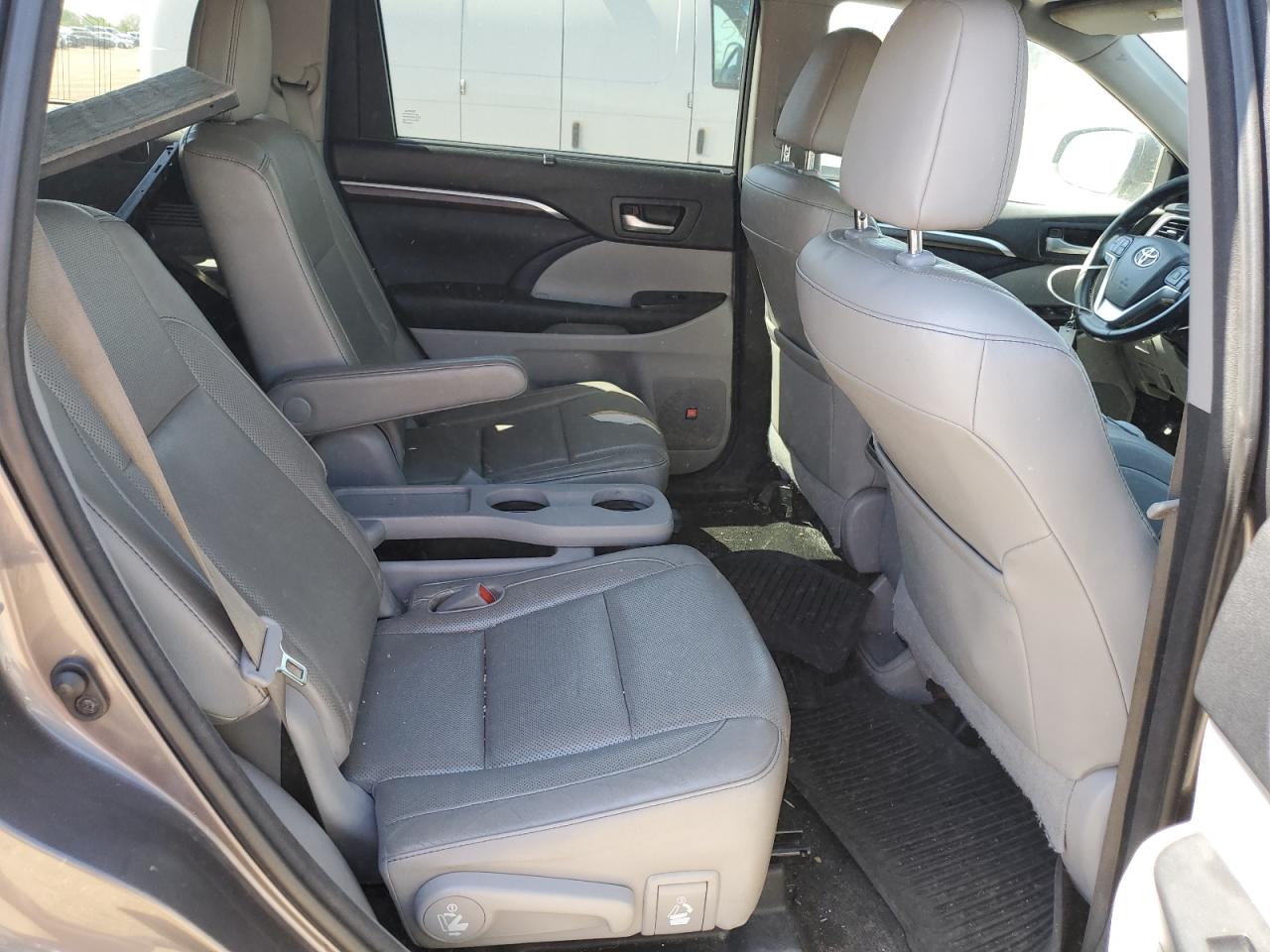 2016 Toyota Highlander Limited VIN: 5TDDKRFH8GS274874 Lot: 56732525