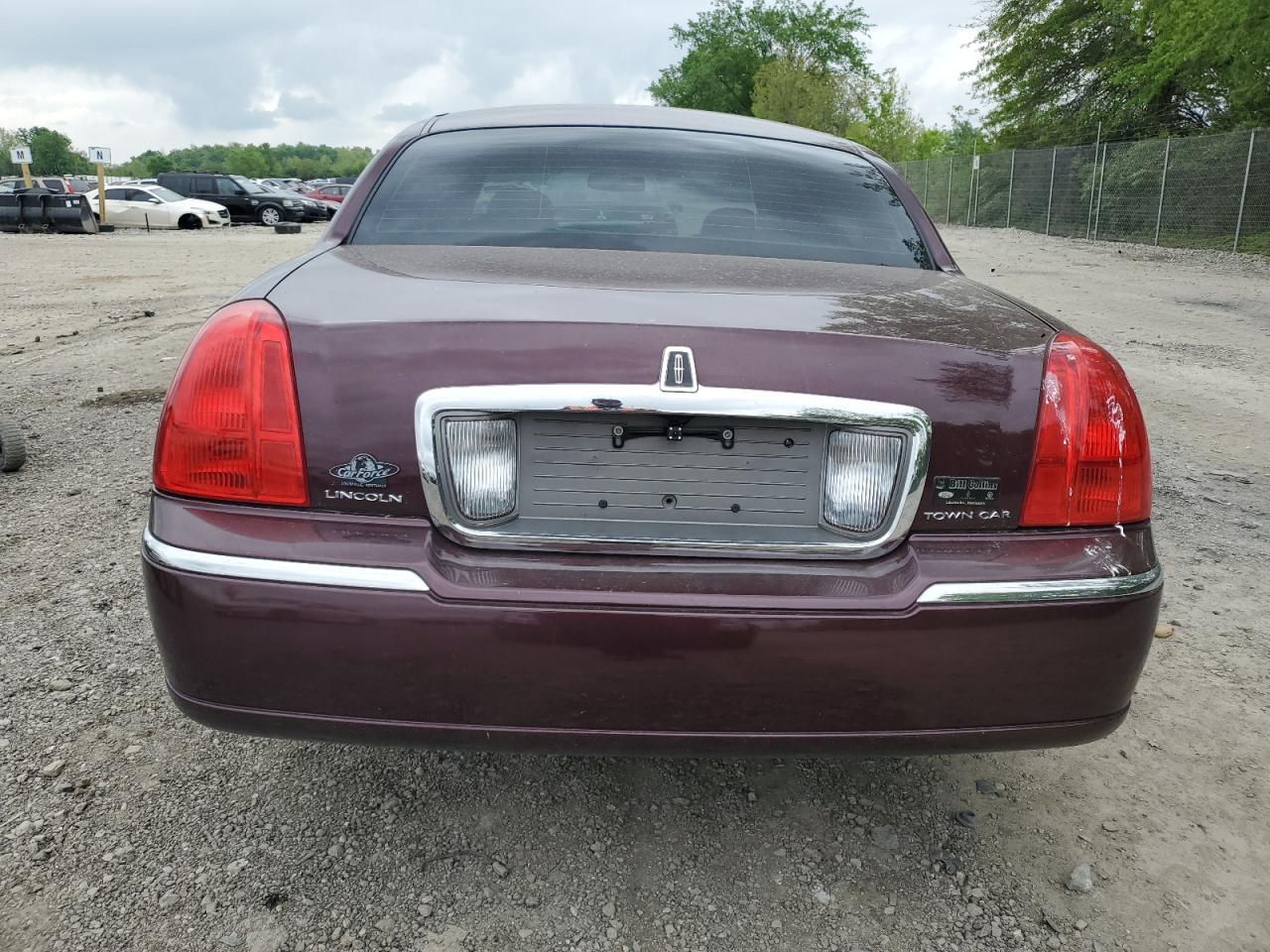 2008 Lincoln Town Car Signature Limited VIN: 2LNHM82V38X635821 Lot: 56738735