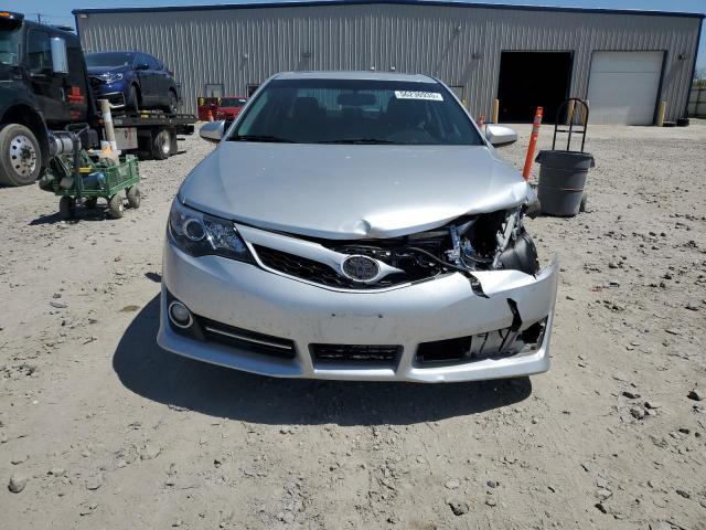  TOYOTA CAMRY 2013 Srebrny
