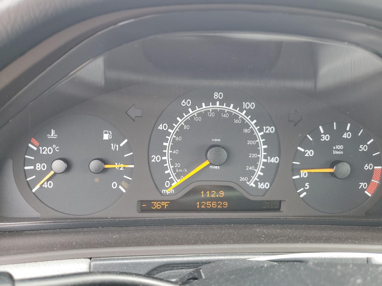 1999 Mercedes-Benz E 320 4Matic VIN: WDBJH82F6XX021304 Lot: 54343735
