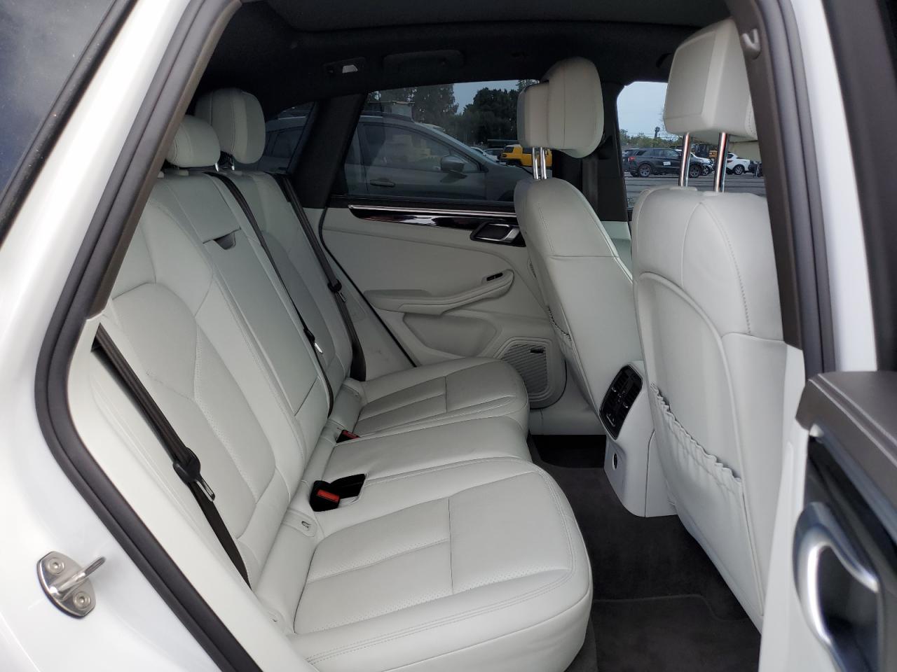 2018 Porsche Macan S VIN: WP1AB2A59JLB38235 Lot: 56897325