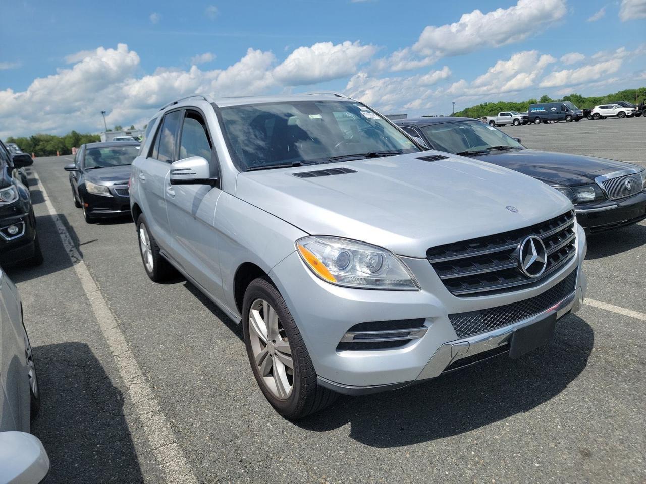 2013 Mercedes-Benz Ml 350 4Matic for Sale in Fredericksburg, VA - Minor Dent/Scratches