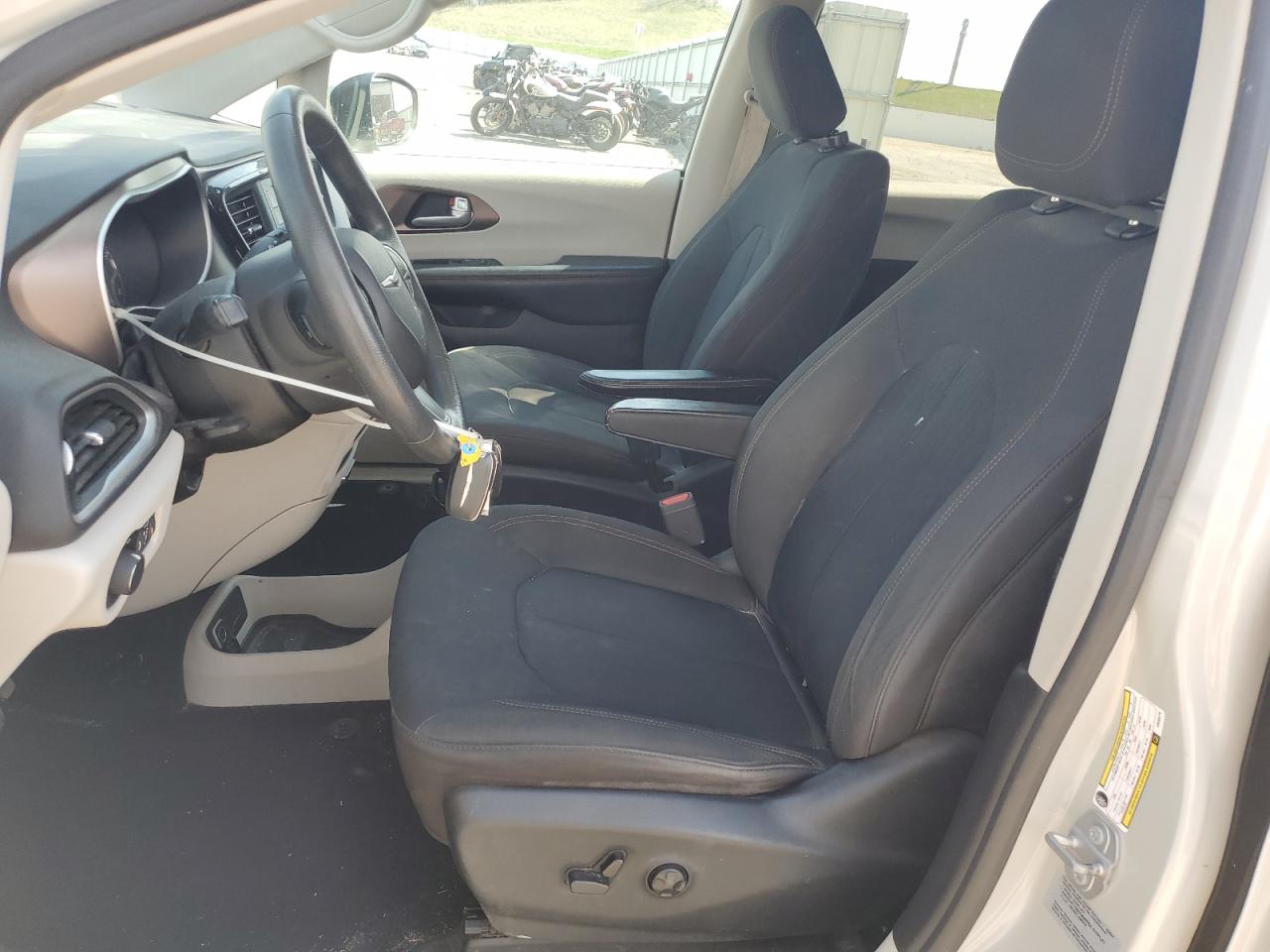 2017 Chrysler Pacifica Lx VIN: 2C4RC1CG9HR595476 Lot: 55653185
