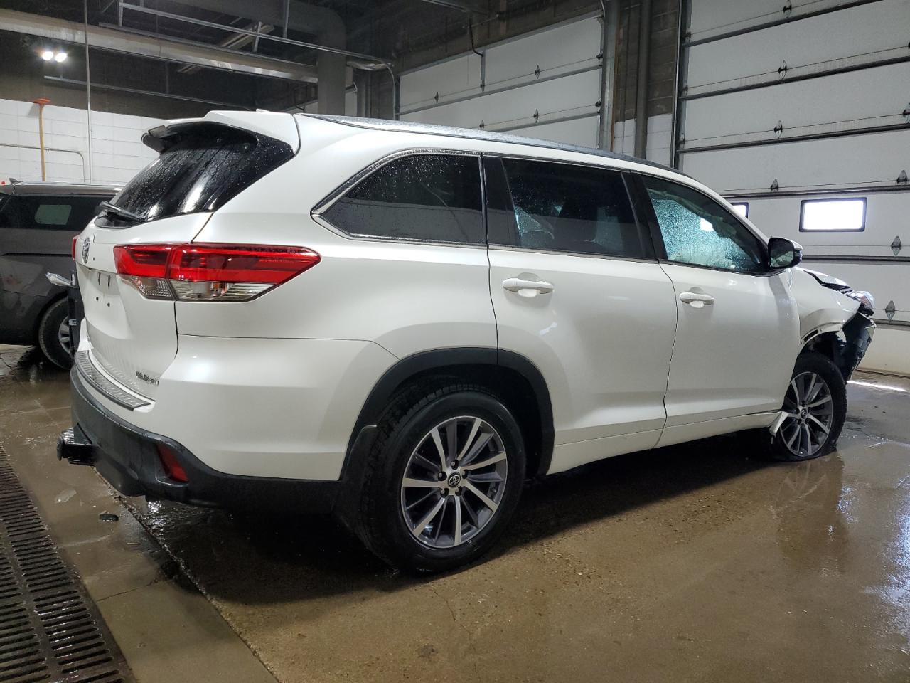 5TDJZRFH8JS530923 TOYOTA HIGHLANDER 2018