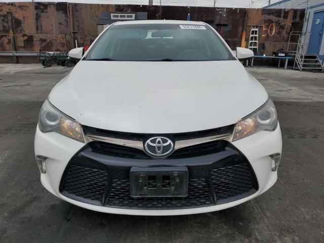  TOYOTA CAMRY 2016 Biały