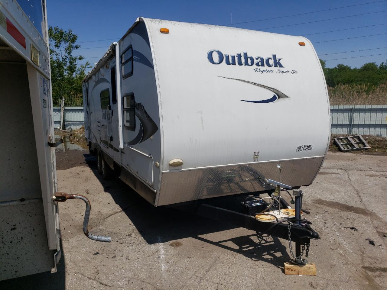 2011 Keystone Challenger Outback for Sale in Chicago Heights, IL - Rollover