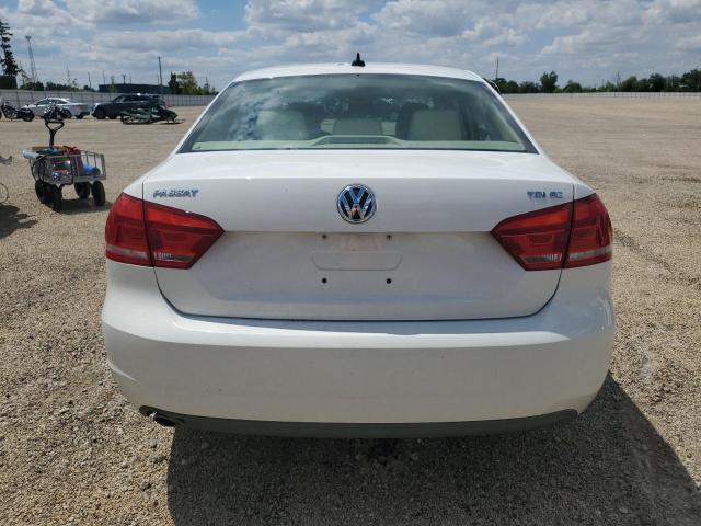 Sedans VOLKSWAGEN PASSAT 2012 White
