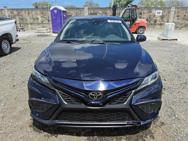  TOYOTA CAMRY 2021 Granatowy