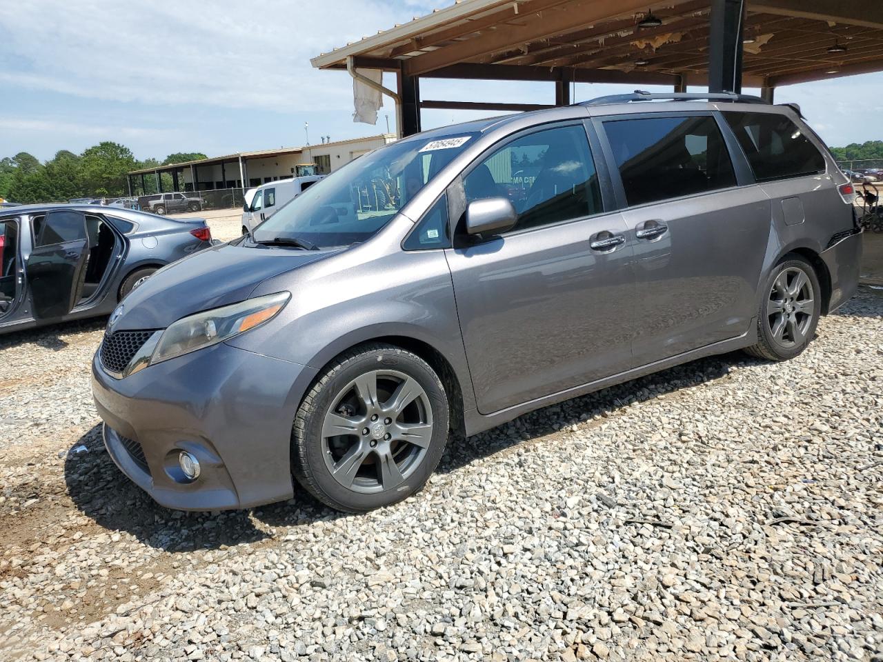 2017 Toyota Sienna Se იყიდება Tanner-ში, AL - Rear End