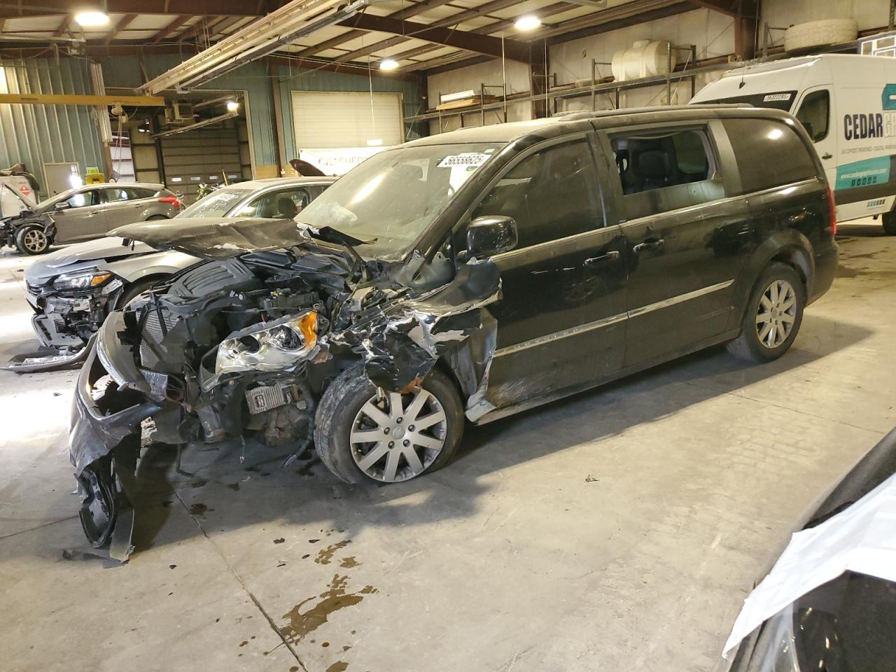 2013 Chrysler Town & Country Touring zu verkaufen in Eldridge, IA - Front End