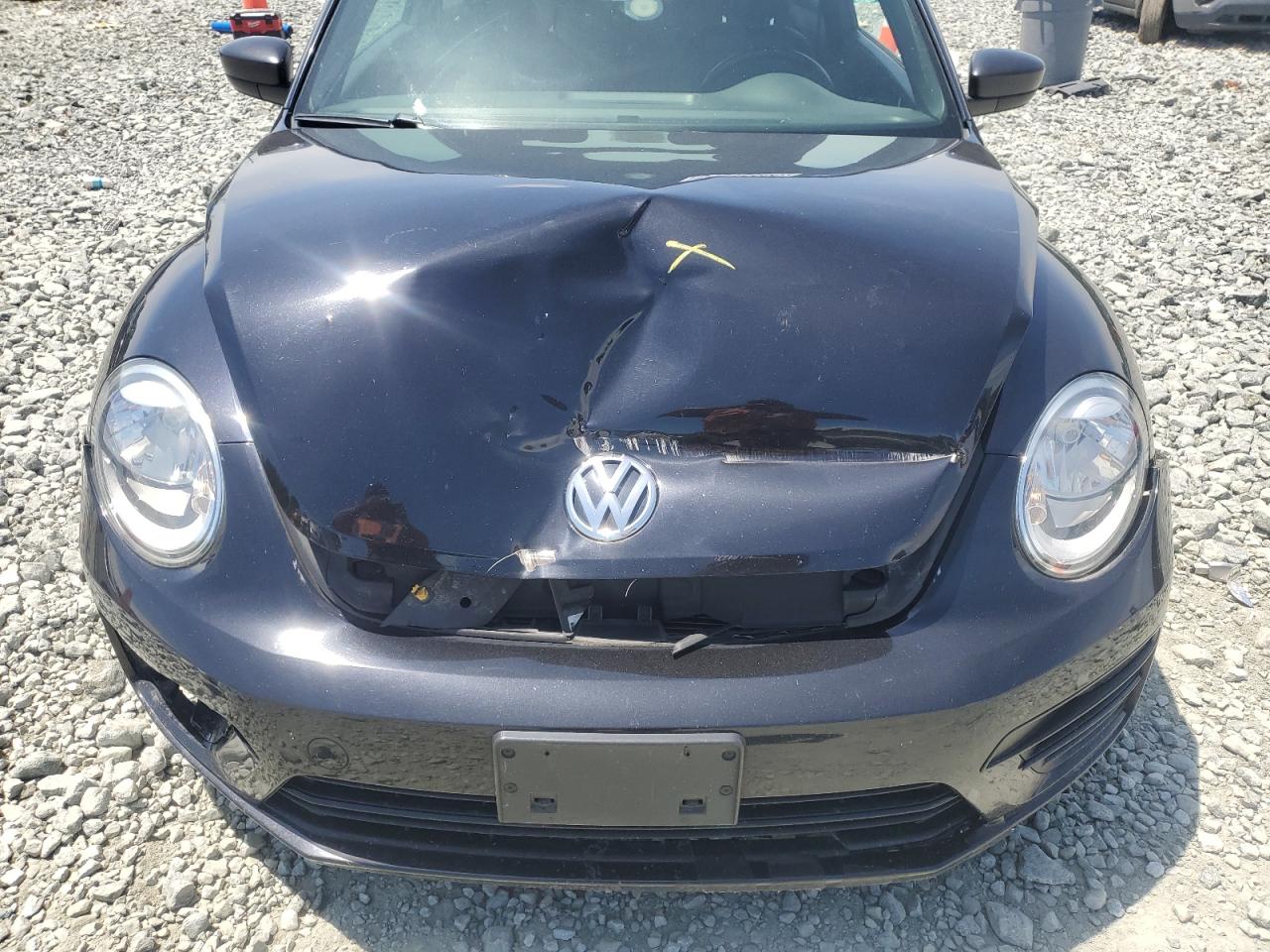 2018 Volkswagen Beetle S VIN: 3VWFD7AT6JM717370 Lot: 55814455