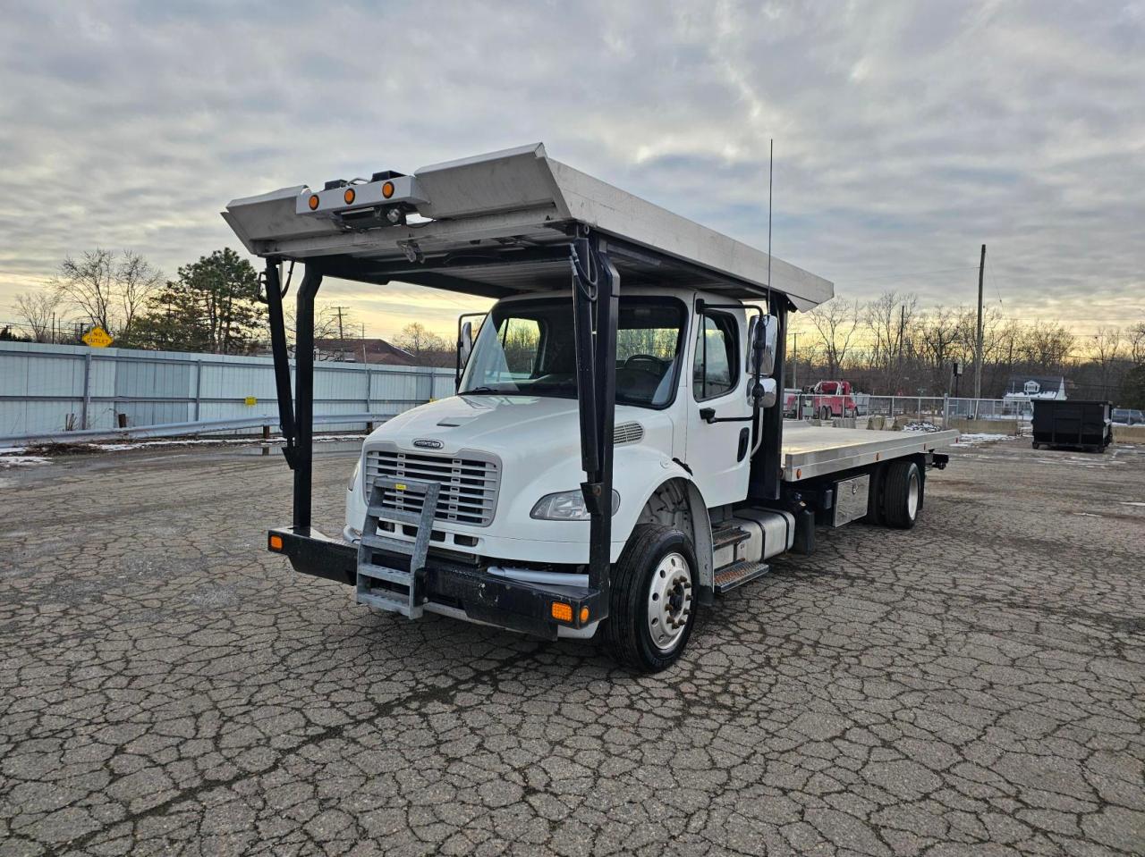 Woodhaven, MI에서 판매 중인 2017 Freightliner M2 106 Medium Duty - Normal Wear