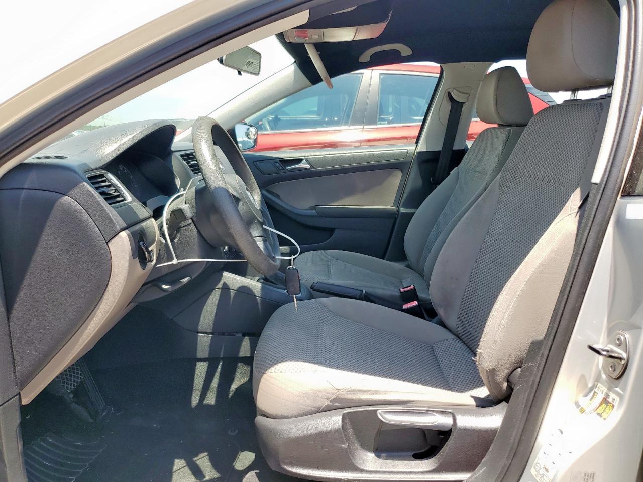 3VW2K7AJ4BM016704 2011 Volkswagen Jetta Base