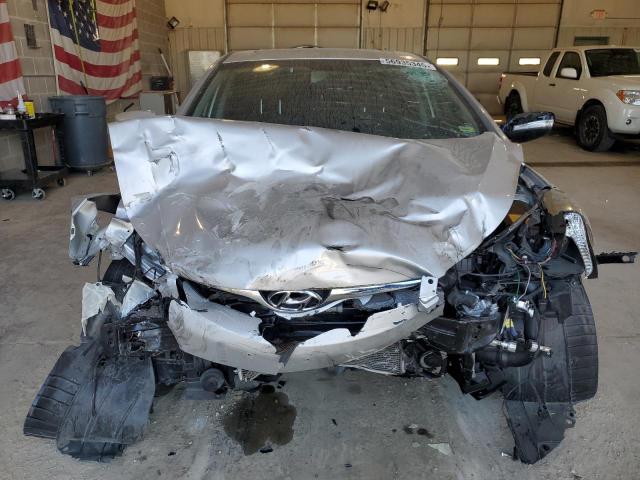 Sedans HYUNDAI ELANTRA 2016 Srebrny