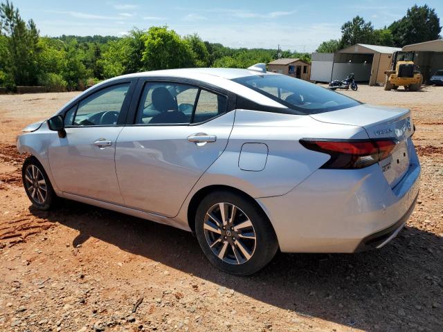  NISSAN VERSA 2021 Srebrny